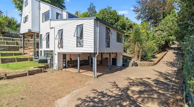 Hillcrest Spacious Living for 6+, Steps from Uni - Photo 1