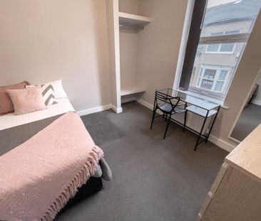 8 bedroom terraced house to rent - Photo 5