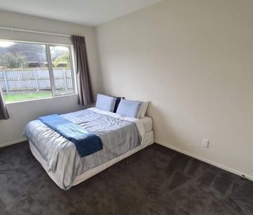 2 Bedroom in Rosehill - Photo 2