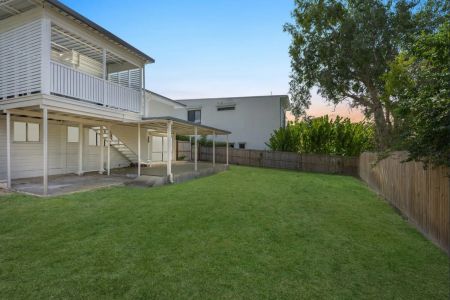 Renovated Haven in a Quiet Cul-de-sac - Photo 2