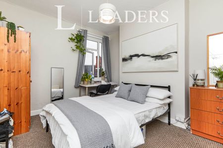 6 bedroom terraced to rent Gedling Grove, Nottingham, Nottinghamshire, NG7 - Photo 2