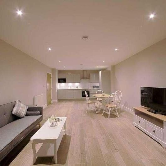 Petersfield Avenue, Slough, SL2 - Photo 1