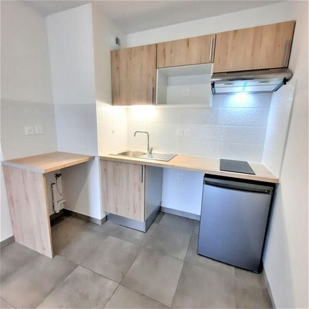 Location Appartement 2 pièces 44m² NIMES 30000 - Photo 2