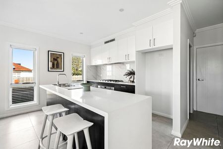Near New Five Bedroom Duplex - Photo 5