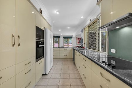 YOUR FOREVER HOME IDEALLY SITUATED IN THE HEART OF CHELMER - Photo 4