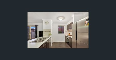 Beautiful Family Home in the Heart of Tarneit - Photo 4