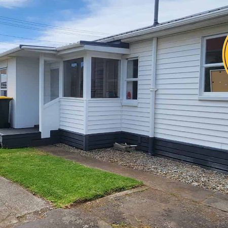 New Plymouth, 3 bedrooms - Photo 4