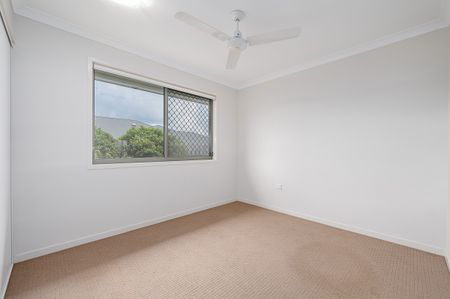 MODERN FAMILY HOME IN QUIET KIRKWOOD ESTATE - Photo 2