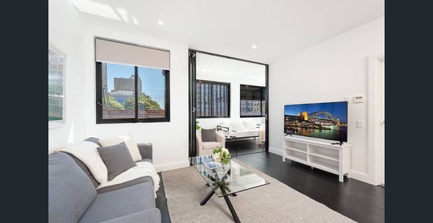 Fully furnished 1 Bedroom + Study contemporary apartment - Photo 1