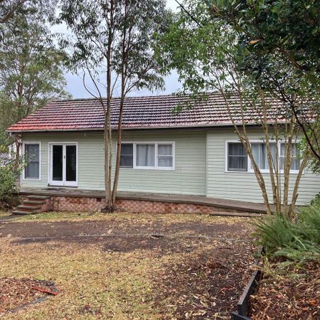 Spacious 4-Bedroom House - Photo 4