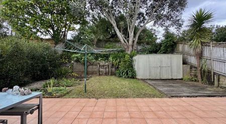 Location and Comfort In One Tree Hill - Photo 5