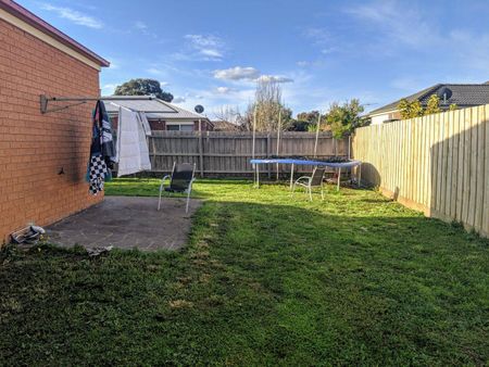 2 Grout Court, Sunbury, VIC 3429 - Photo 5