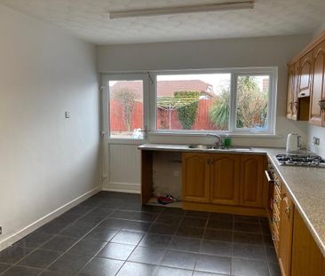 42 Dunsuivnish Ave, Portstewart, BT55 7EP - Photo 6