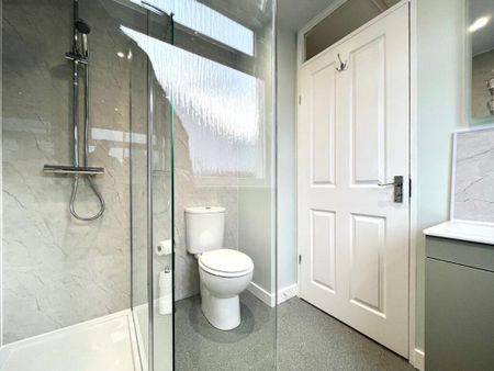 2 bedroom semi-detached bungalow to rent - Photo 5