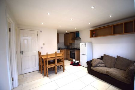 Two bedroom Annex property ideal for student couples- £1800 inclusive - Photo 2