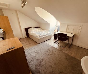 1 bedroom in a house share to rent - Photo 6