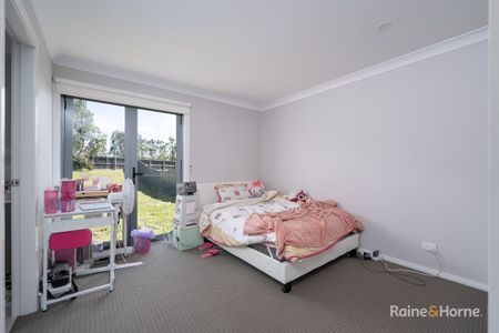 4 Bedrooms | 2 Bathrooms | Spacious Yard - Photo 3