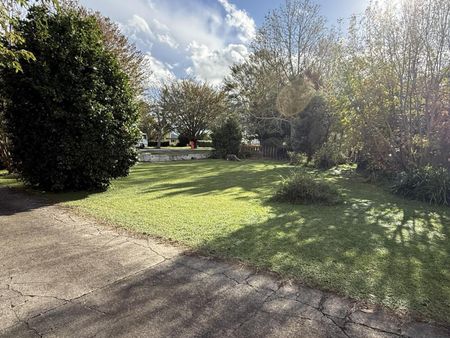 Cute character with lawns included in rent - Photo 5