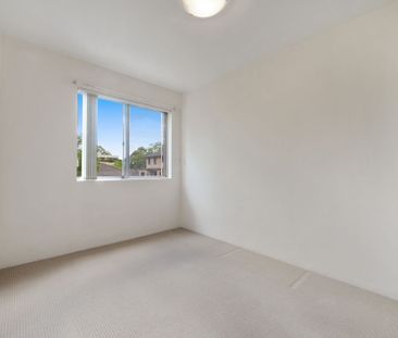 WELL POSITIONED & RENOVATED 2 BEDROOM APARTMENT - Photo 3