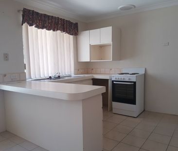 Spacious 3 Bedroom Home with Large Backyard - Photo 5