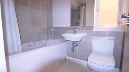 20 Newdawn Place, CHELTENHAM GL510FR - Photo 4