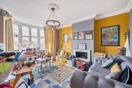 3 bedroom semi-detached house to rent - Photo 3