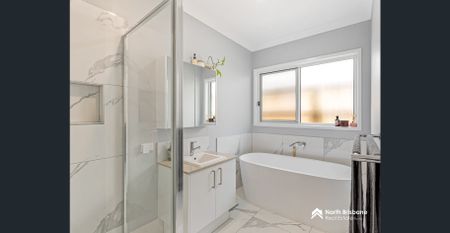 Ultra Modern- 4 Bed Family Home - Photo 3