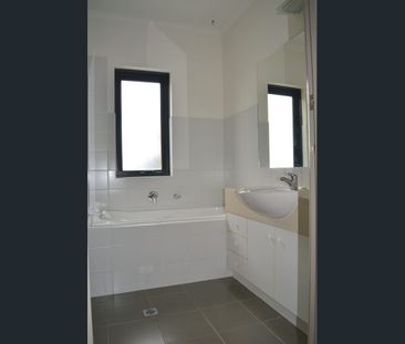 Modern 2-Bedroom Apartment – Clayton Central - Photo 4