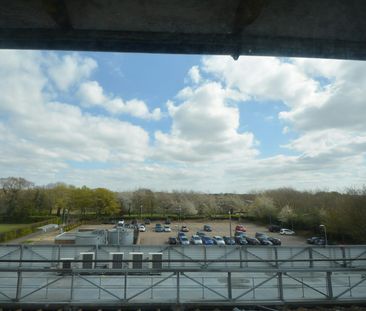 Flat to rent on - Photo 1