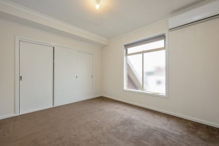 Modern Townhouse Living - Entrance to Property Via Laneway in Sussex St - Photo 4