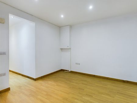 2 Bed Maisonette, Garratt Terrace, SW17 - Photo 5