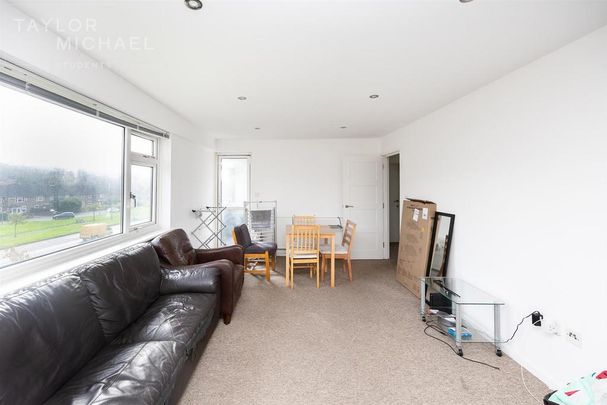 3 bedroom flat to rent - Photo 1