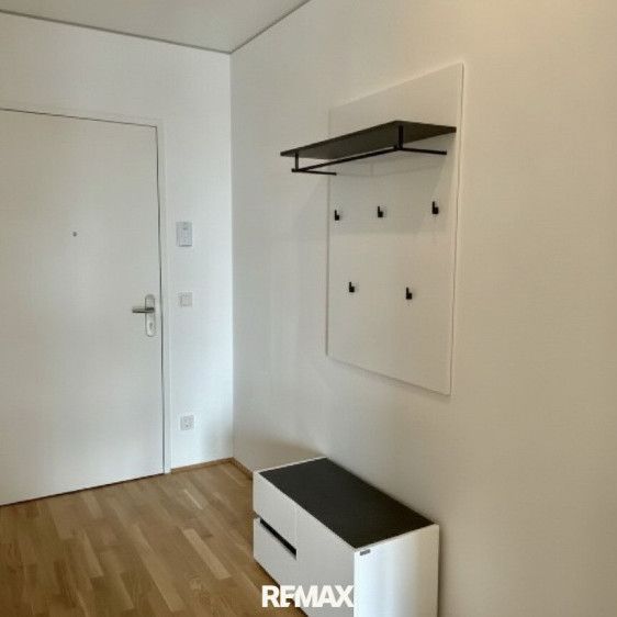 Modernes Wohnen im Marina Tower – 2-Zimmer-WG mit Loggia und direkter U2-Anbindung - Photo 1