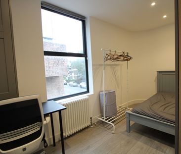 1 Bed Flat, Parkgate Road, SW11 - Photo 3