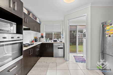 Break lease Opportunity-3 bedroom low set villa - Photo 3