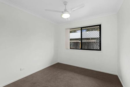 Three Living Areas - Photo 4