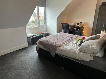 1 bedroom in a house share to rent - Photo 4