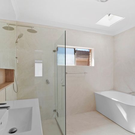2/30 Roberts Street, Rose Bay NSW 2029 - House For Rent | Domain - Photo 3