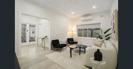 Bayside Charm With Modern Style - Photo 3