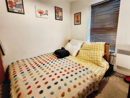 2 bedroom flat to rent - Photo 4