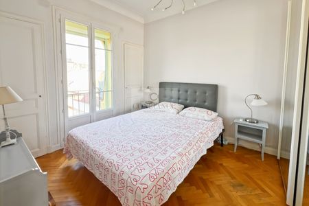 NICE CENTRE BD DUBOUCHAGE GRAND 2P MEUBLE DERNIER ETAGE BALCONS - Photo 3