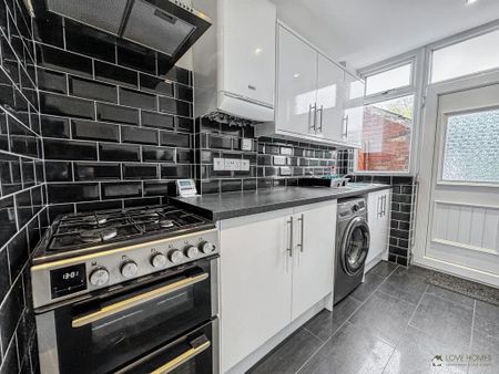 3 bedroom semi-detached house to rent - Photo 4