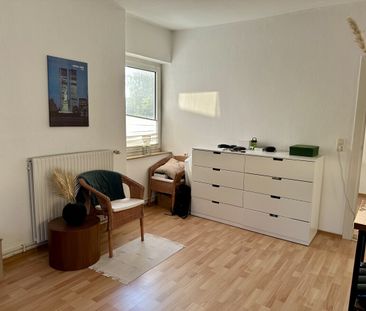 Gemütliche 1,5 Zimmer DG-Wohnung, mit EBK und Keller in Altbremerha... - Photo 1