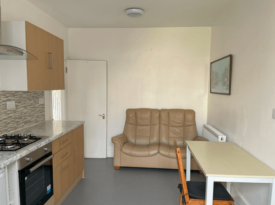 Croydon, CR0 (Semi-Detached) - Photo 1