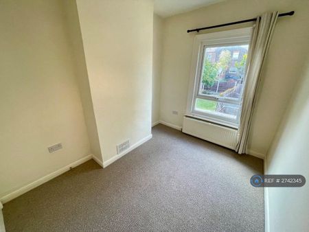 1 bedroom in a house share to rent - Photo 3