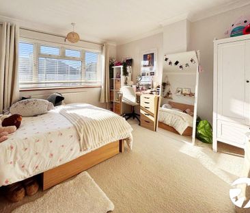 4 bedroom semi-detached house to rent - Photo 5