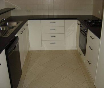 Executive Townhouse - Photo 6