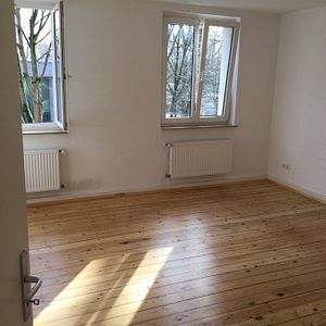 3- Zimmerwohnung mit abgeschliffenen Dielen und Balkon - Photo 2