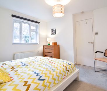 3 Bed End Terrace, Lords Close, SE21 - Photo 4