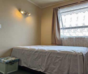 Tidy One Bedroom In Regent - Photo 4
